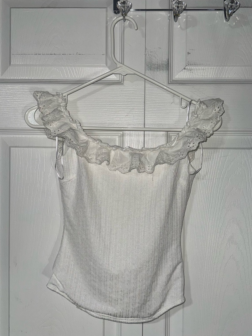 emory park White Ruffle-Trim Ribbed Tank Top